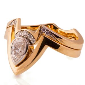 Rose Gold Moissanite V Bridal Set
